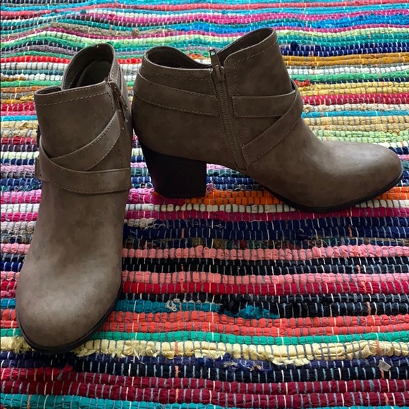 NWOT Taupe booties with zip and buckle 2 in heel - Picture 4 of 5